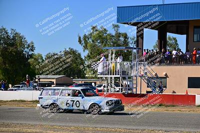 media/Sep-29-2024-24 Hours of Lemons (Sun) [[6a7c256ce3]]/StartFinish (245p-330p)/